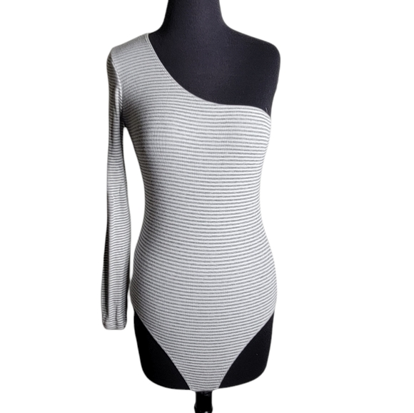 Garage Tops - 💥Host Pick !!💥 Garage single long sleeve bodysuit knit stripesize petite small